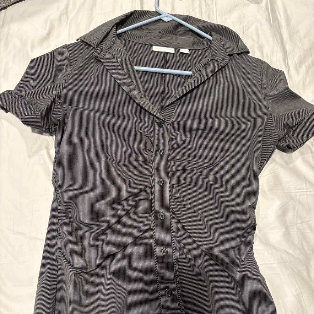 New York & Company Black Pinstripe Button-Down Short Sleeve Shirt
